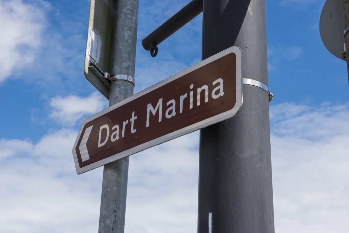 Floating_Bridge_dart_marina_sign