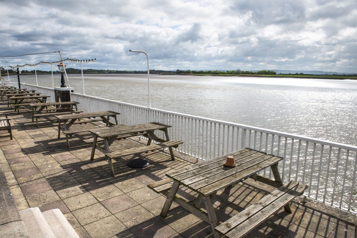 White_Hart_Patio_08